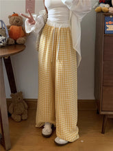 画像をギャラリービューアに読み込む, パジャマのままで迎えた朝に笑う彼女のチェックパンツ_K0077