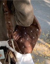 画像をギャラリービューアに読み込む, ワッフルを焼いてくれてた女の子のリボンキルティングボディバッグ_N3221