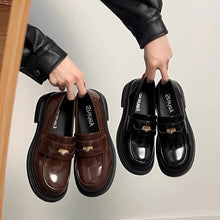 画像をギャラリービューアに読み込む, カフェ巡りが趣味な女の子のコインローファー _N3491