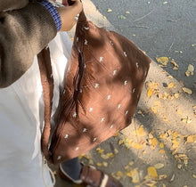 画像をギャラリービューアに読み込む, ワッフルを焼いてくれてた女の子のリボンキルティングボディバッグ_N3221