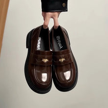 画像をギャラリービューアに読み込む, カフェ巡りが趣味な女の子のコインローファー _N3491