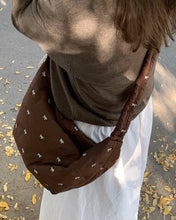 画像をギャラリービューアに読み込む, ワッフルを焼いてくれてた女の子のリボンキルティングボディバッグ_N3221