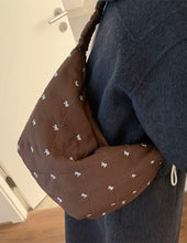 画像をギャラリービューアに読み込む, ワッフルを焼いてくれてた女の子のリボンキルティングボディバッグ_N3221