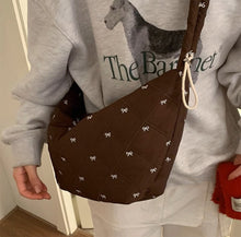 画像をギャラリービューアに読み込む, ワッフルを焼いてくれてた女の子のリボンキルティングボディバッグ_N3221