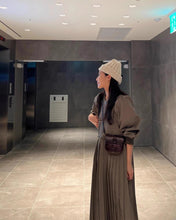 画像をギャラリービューアに読み込む, ポップコーンを買って映画デートに行く日のワンピース_N1387