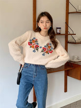 画像をギャラリービューアに読み込む, カラフルなお花を育てる女の子のフラワー刺繍ニット_N3233