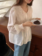 画像をギャラリービューアに読み込む, お菓子作りが得意な女の子のブラウス_N1410