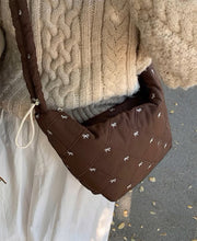 画像をギャラリービューアに読み込む, ワッフルを焼いてくれてた女の子のリボンキルティングボディバッグ_N3221