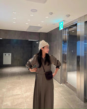 画像をギャラリービューアに読み込む, ポップコーンを買って映画デートに行く日のワンピース_N1387