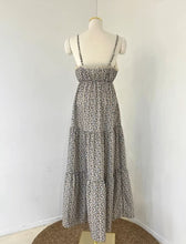 画像をギャラリービューアに読み込む, 週末に青空の下でピクニックする小花柄キャミワンピース_N2022