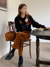 画像をギャラリービューアに読み込む, カラフルなお花を育てる女の子のフラワー刺繍ニット_N3233