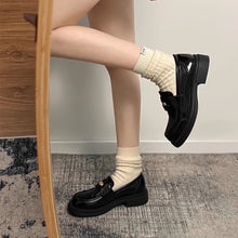 画像をギャラリービューアに読み込む, カフェ巡りが趣味な女の子のコインローファー _N3491