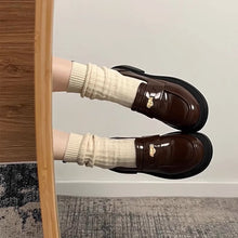 画像をギャラリービューアに読み込む, カフェ巡りが趣味な女の子のコインローファー _N3491