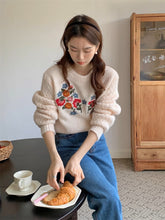 画像をギャラリービューアに読み込む, カラフルなお花を育てる女の子のフラワー刺繍ニット_N3233
