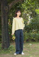 画像をギャラリービューアに読み込む, お花のフレグランスをまとう女の子のサイドスリット刺繍デニムパンツ_N2018