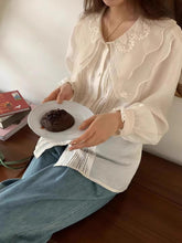 画像をギャラリービューアに読み込む, お菓子作りが得意な女の子のブラウス_N1410