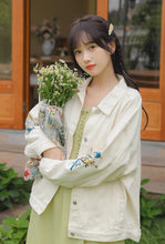 画像をギャラリービューアに読み込む, 実家のお花屋さんを手伝う女の子の刺繍デニムジャケット_N3531