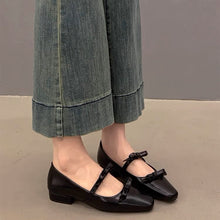 画像をギャラリービューアに読み込む, 日傘をさして散歩する日のダブルストラップリボンパンプス_N3428