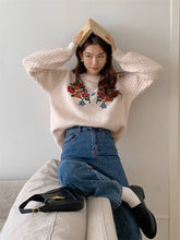 画像をギャラリービューアに読み込む, カラフルなお花を育てる女の子のフラワー刺繍ニット_N3233