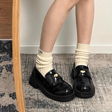 画像をギャラリービューアに読み込む, カフェ巡りが趣味な女の子のコインローファー _N3491