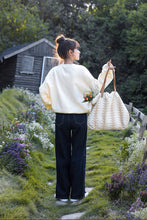 画像をギャラリービューアに読み込む, カラフルなお花を飾る女の子のフラワー刺繍スリットデニムパンツ_N1880