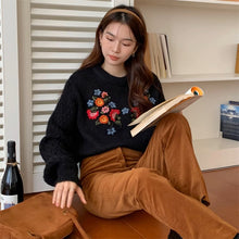 画像をギャラリービューアに読み込む, カラフルなお花を育てる女の子のフラワー刺繍ニット_N3233