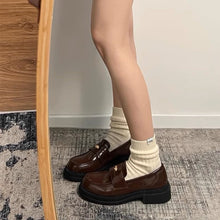 画像をギャラリービューアに読み込む, カフェ巡りが趣味な女の子のコインローファー _N3491