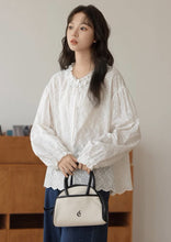 画像をギャラリービューアに読み込む, ハチミツをたっぷりかけるあの子の刺繍フリルブラウス_N3484