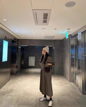 画像をギャラリービューアに読み込む, ポップコーンを買って映画デートに行く日のワンピース_N1387