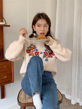 画像をギャラリービューアに読み込む, カラフルなお花を育てる女の子のフラワー刺繍ニット_N3233