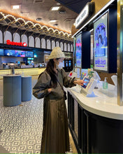 画像をギャラリービューアに読み込む, ポップコーンを買って映画デートに行く日のワンピース_N1387