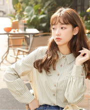 画像をギャラリービューアに読み込む, カフェで勉強をするあの子のストライプシャツ_N3526