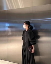 画像をギャラリービューアに読み込む, ポップコーンを買って映画デートに行く日のワンピース_N1387