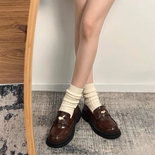 画像をギャラリービューアに読み込む, カフェ巡りが趣味な女の子のコインローファー _N3491