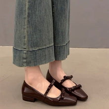 画像をギャラリービューアに読み込む, 日傘をさして散歩する日のダブルストラップリボンパンプス_N3428