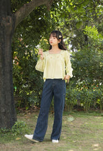 画像をギャラリービューアに読み込む, お花のフレグランスをまとう女の子のサイドスリット刺繍デニムパンツ_N2018