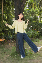 画像をギャラリービューアに読み込む, お花のフレグランスをまとう女の子のサイドスリット刺繍デニムパンツ_N2018