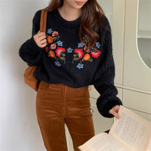 画像をギャラリービューアに読み込む, カラフルなお花を育てる女の子のフラワー刺繍ニット_N3233