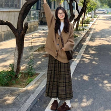 画像をギャラリービューアに読み込む, 【2点セット】イチョウ並木を散歩する日のオーバーサイズカーディガンとチェックスカートのコーデセット_N3156