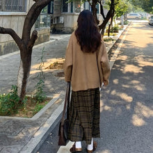 画像をギャラリービューアに読み込む, 【2点セット】イチョウ並木を散歩する日のオーバーサイズカーディガンとチェックスカートのコーデセット_N3156
