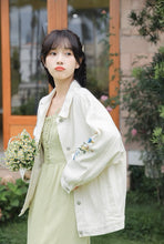 画像をギャラリービューアに読み込む, 実家のお花屋さんを手伝う女の子の刺繍デニムジャケット_N3531