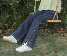 画像をギャラリービューアに読み込む, お花のフレグランスをまとう女の子のサイドスリット刺繍デニムパンツ_N2018