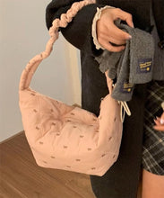 画像をギャラリービューアに読み込む, ワッフルを焼いてくれてた女の子のリボンキルティングボディバッグ_N3221