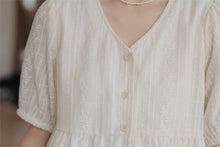 画像をギャラリービューアに読み込む, エッフェル塔を見ながらランチする日のVネックフレアブラウス_N2418