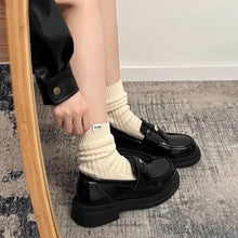 画像をギャラリービューアに読み込む, カフェ巡りが趣味な女の子のコインローファー _N3491