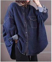 画像をギャラリービューアに読み込む, ショートカットが似合う女の子のオーバーサイズデニムシャツ_N1789
