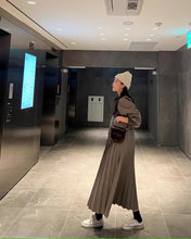 画像をギャラリービューアに読み込む, ポップコーンを買って映画デートに行く日のワンピース_N1387