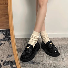 画像をギャラリービューアに読み込む, カフェ巡りが趣味な女の子のコインローファー _N3491