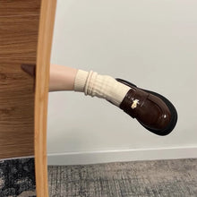 画像をギャラリービューアに読み込む, カフェ巡りが趣味な女の子のコインローファー _N3491