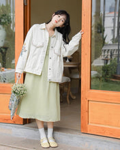 画像をギャラリービューアに読み込む, 実家のお花屋さんを手伝う女の子の刺繍デニムジャケット_N3531